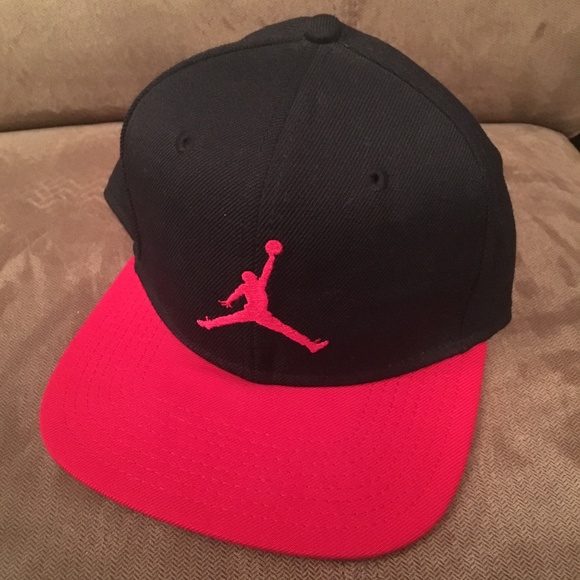 red nike hat mens